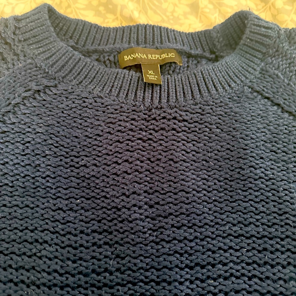 Banana Republic Eyelet sweater in XL navy blue - Picture 4 of 4